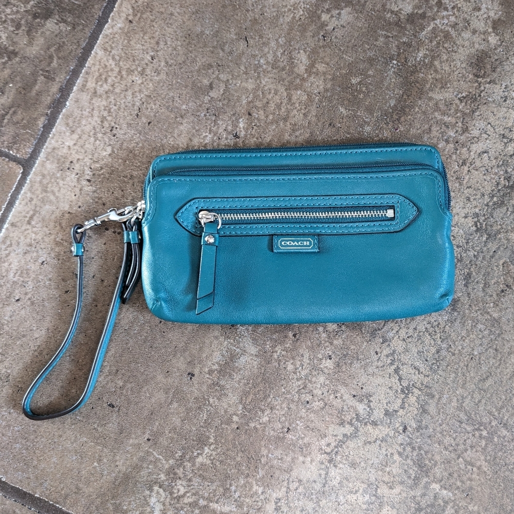 Coach Daisy Leather Triple Zip Wristlet Clutch Wallet Green